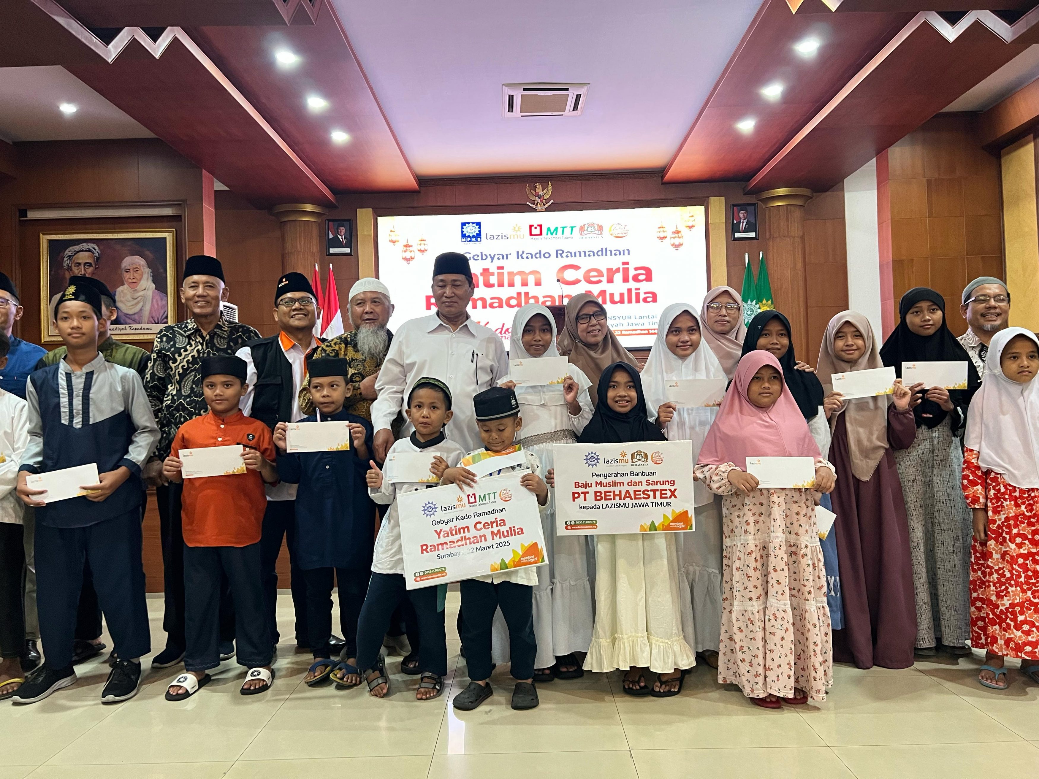 Lazismu Jatim Beri Kado Ramadan untuk 240 Anak Yatim