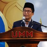 Wakil Ketua Majelis Dikdasmen PNF PP Muhammadiyah, Alpha Amirrachman, menyampaikan khutbah Idulfitri 1446 H/2025 M di UMM, Senin (31/3/2025). (Foto: IST)