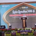 Gubernur Jawa Timur Khofifah Indar Parawansa menyampaikan sambutan dalam pengajian jelang berbuka pada kegiatan Kajian Ramadan 1446 H/2025 M yang digelar PWM Jatim di Dome UMLA, Sabtu (8/3/2025).