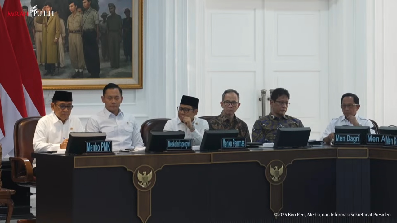 Jajaran Kabinet Merah Putih (KMP) mengikuti Sidang Kabinet Paripurna dalam menghadapi Idulfitri 1446 Hijriah dan arus mudik, Jumat (21/3/2025). (Foto: Tangkapan layar/ Ubay NA)