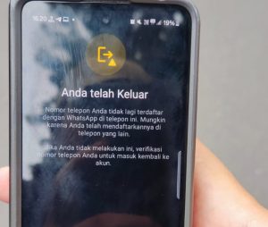 WhatsApp Ketua IMM Surabaya Diretas saat Tengah Mengikuti Demonstrasi di Grahadi