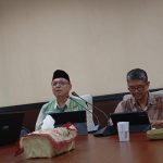 Wakil Ketua DK3P Jatim, Edi Priyanto (kiri, peci hitam), saat memaparkan hasil temuannya dalam FGD di Gedung PWM Jawa Timur, Kamis (27/3/2025). (Foto: Ubay NA)