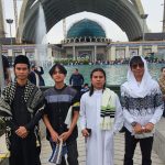 Agiel Laksamana Putra (paling kiri) bersama para rekannya usai menunaikan Salat Id di Imam Khomenei Mosalla, Teheran, Iran, Senin (31/3/2025). (Foto: IST)