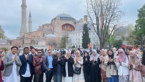 Idulfitri di Negeri Seberang: Antara Kesederhanaan Tunisia dan Kemegahan Turki