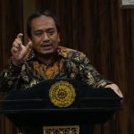 Rektor UMJ, Prof Ma'mun Murod, saat memaparkan materinya dalam Seminar bertajuk 'Urgensi Revisi UU Pemilu: Penataan Desain Keserentakan Pemilu dan Tata Kelola Penyelenggaraan Pemilu' yang digelar Perludem, Jumat (14/3/2025). (Foto: Ubay NA)