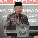 Ketua PP Muhammadiyah, Prof Dr Syafiq A Mughni MA, saat menyampaikan keynote speech dalam Kajian Ramadan 1446 H/2025 M PWM Jatim, yang digelar di Dome UMLA pada Sabtu (8/3/2025). (Foto: Ubay)