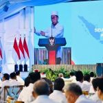 Ustaz Adi Hidayat ketika memberikan tausiyah kultum menjelang berbuka di hadapan para menteri dan wakil menteri Kabinet Merah Putih pimpinan Presiden Prabowo Subianto, Jumat (21/3/2025). (Foto: IST)