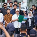 Wakil Rektor UMY Prof Zuly Qodir, bersama para civitas akademika UMY lainnya, menyatakan enam sikap terhadap pengesahan UU TNI, Sabtu (22/3/2025). (Foto: Humas UMY)