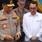 Kapolda Jawa Timur, Irjen Pol Nanang Avianto (kiri). (Foto: Tangkapan layar)