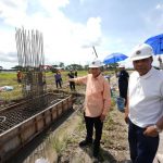 Ketua PP Muhammadiyah Anwar Abbas meninjau pembangunan venue Muktamar ke-49 Muhammadiyah dan Aisyiyah di Sumatera Utara. (Foto: Tajdid.ID)