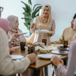 Silaturahmi dan halal bihalal. (Ilustrasi: Pixabay)