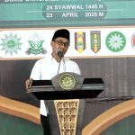 Anggota Komisi VI DPR RI Fraksi Partai Golkar, Ahmad Labib, menyampaikan sambutan dalam Tabligh Akbar dan Halal Bihalal 1446 H yang diadakan PDM Lamongan di Dome UMLA, Rabu (23/4/2025). (Foto: Ubay NA)