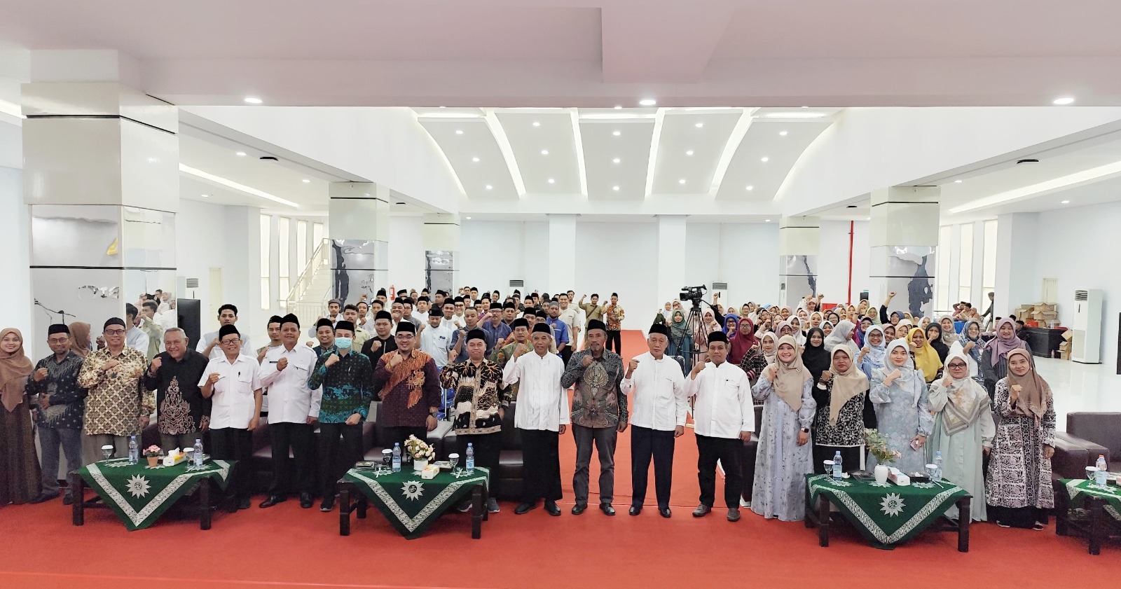 Suasana Halal Bihalal di lingkungan UMLA, Rabu (9/4/2025). (Foto: Rohmat)