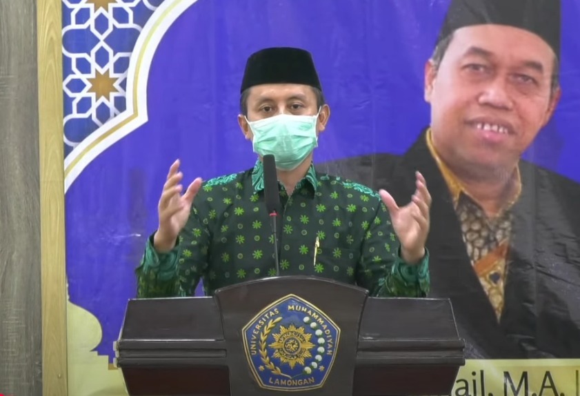 Rektor UMLA, Prof Dr Abdul Aziz Alimul Hidayat MKes, saat menyampaikan sambutan dalam Halal Bihalal di lingkungan kampus UMLA, Rabu (9/4/2025). (Foto: Rohmat)