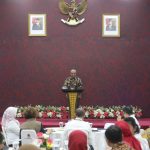 Deputi Bidang Koordinasi Penanggulangan Bencana dan Konflik Sosial Kemenko PMK, Lilik Kurniawan, dalam Rapat Evaluasi Progres Penanganan Pascabencana dan Capaian Program Rehabilitasi dan Rekonstruksi Tahun 2024 di Aula Heritage Kemenko PMK, Rabu (16/4/2025). (Foto: IST)