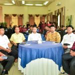 Ketua Fokal IMM Jatim, Choirul Anam (tiga dari kanan, batik coklat), saat menghadiri Halal Bihalal Silaturahmi Syawal Kader dan Alumni Fokal IMM Lamongan, Jumat (25/4/2025). (Foto: IST)