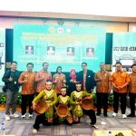 UKM Seni UMLA berfoto bersama usai tampil di forum PITI IPDI Jatim 2025, Sabtu (26/4/2025). (Foto: IST)