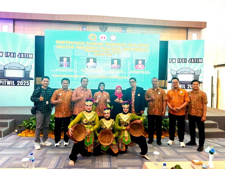 Semarakkan Pertemuan Ilmiah Tahunan IPDI Jatim 2025, UKM Seni UMLA Tampil Unjuk Gigi