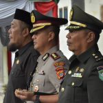 Wakil Ketua DPRK Aceh Tengah, H Hamdan SH (paling kiri), saat mengikuti Upacara Peringatan Hari Otonomi Daerah (OTDA) ke-29 Tingkat Kabupaten Aceh Tengah, Senin (28/4/2025). (Foto: IST)