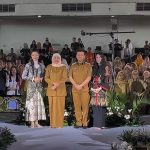 Gubernur dan Wakil Gubernur Jatim, Khofifah Indar Parawansa dan Emil Elestianto Dardak, saat Halal Bihalal di Jatim Expo, Selasa (8/4/2025). (Foto: Ubay NA)