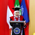 Prof Dr Hana Catur Wahyuni ST MT, saat menyampaikan orasi ilmiah sebagai Guru Besar Bidang Manajemen Rantai Pasok Umsida, Sabtu (12/4/2025). (Foto: Ubay NA)