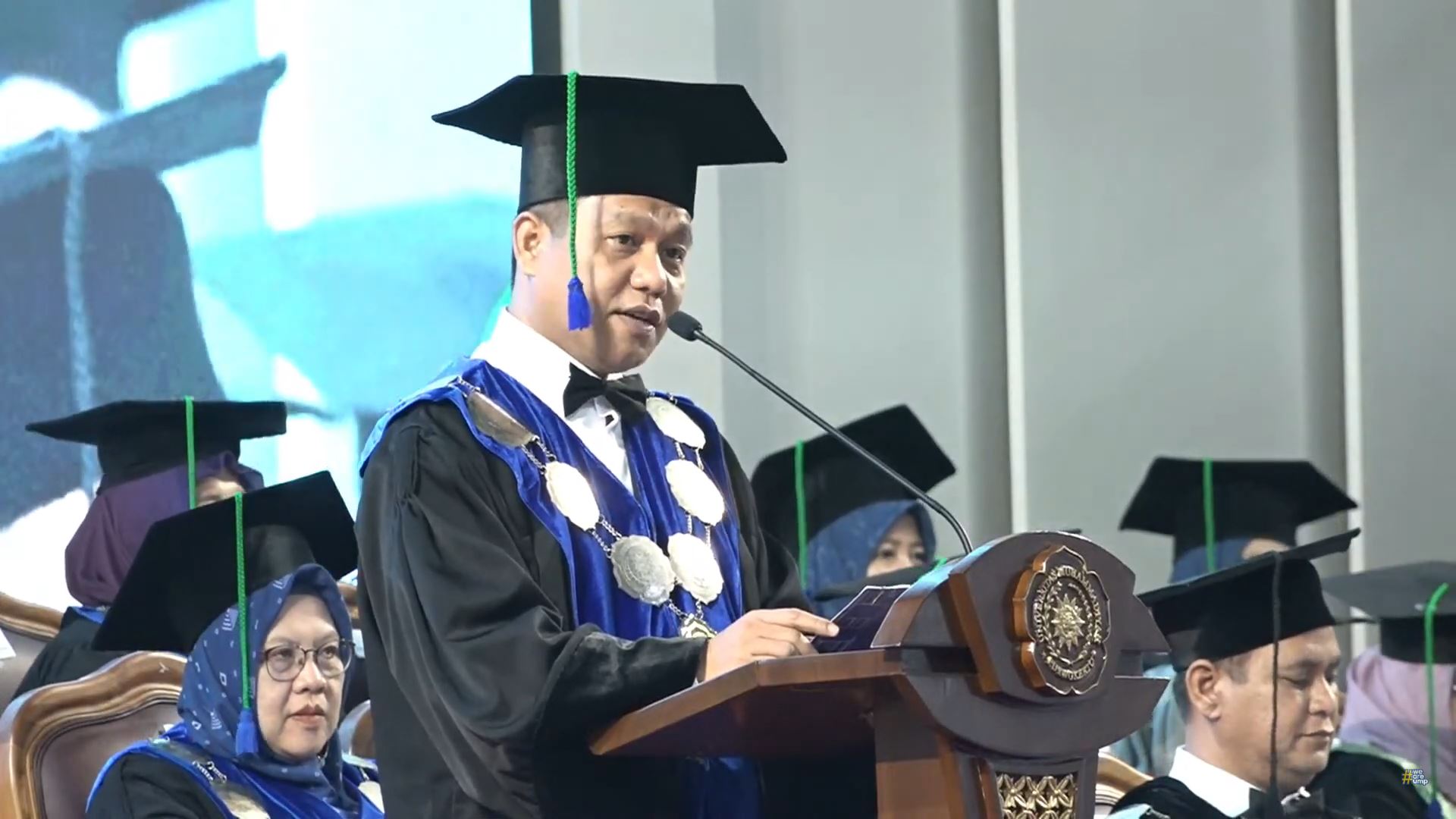 Rektor UMP, Prof Dr Jebul Suroso SKep Ns MKes, saat menyampaikan orasi ilmiah Guru Besar, Kamis (10/4/2025). (Foto: Tangkapan layar/ Ubay NA)