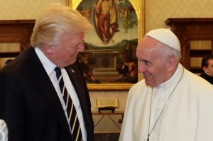 Kelakar Trump: Saya Ingin Menjadi Paus!