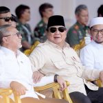 Dari kiri: Menko Pangan Zulkifli Hasan (Zulhas), Presiden RI Prabowo Subianto, Ustaz Adi Hidayat, saat peluncuran Gerakan Indonesia Menanam di Banyuasin, Sumatera Selatan, Rabu (23/4/2025). (Foto: Instagram @zul.hasan)