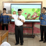 Mendikdasmen RI, Abdul Mu'ti, saat mengunjungi SDN 3 Leuwibatu, Bogor, Jumat (2/5/2025). (Foto: Ubay NA)