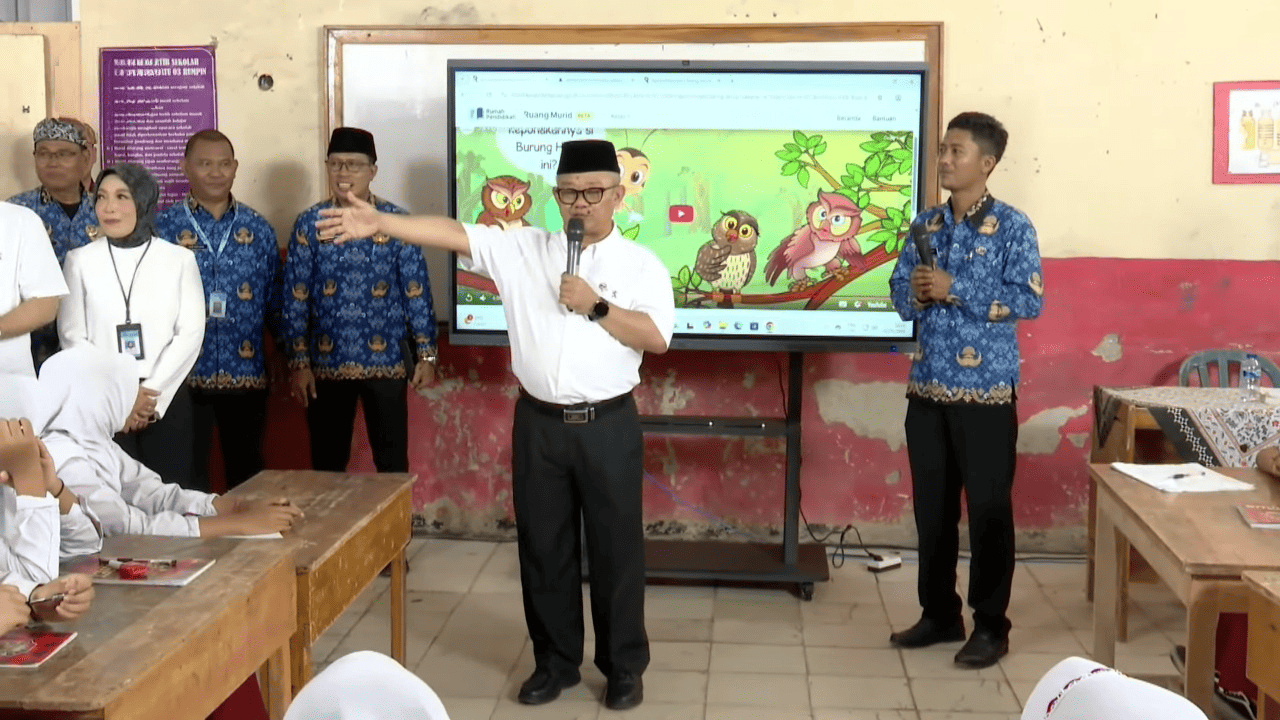 Kemendikdasmen Anggarkan Rp16,9 T untuk Revitalisasi Sekolah dan Rp2 T untuk Smart Classroom