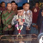 Mendikdasmen RI, Abdul Mu'ti, meresmikan Gedung Smamda Dormitory di Sidoarjo, Sabtu (10/5/2025). (Foto: Ubay NA)