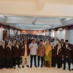 Bupati Bojonegoro, Setyo Wahono, berfoto bersama para peserta dan tamu undangan Pelantikan PC IMM Bojonegoro di Gedung Dakwah PDM Bojonegoro, Selasa (6/5/2025). (Foto: IST)