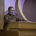 Rektor UMM Prof Dr Nazaruddin Malik SE MSi menyampaikan sambutan dalam Milad dan Roadshow Media Official Muhammadiyah Jawa Timur di Aula BAU UMM, Sabtu (17/5/2025). (Foto: IST)