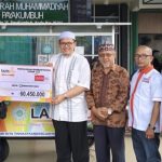 Penyaluran bantuan modal usaha kepada para pelaku UMKM oleh LazisMu Payakumbuh, Sabtu (17/5/2025). (Foto: IST)