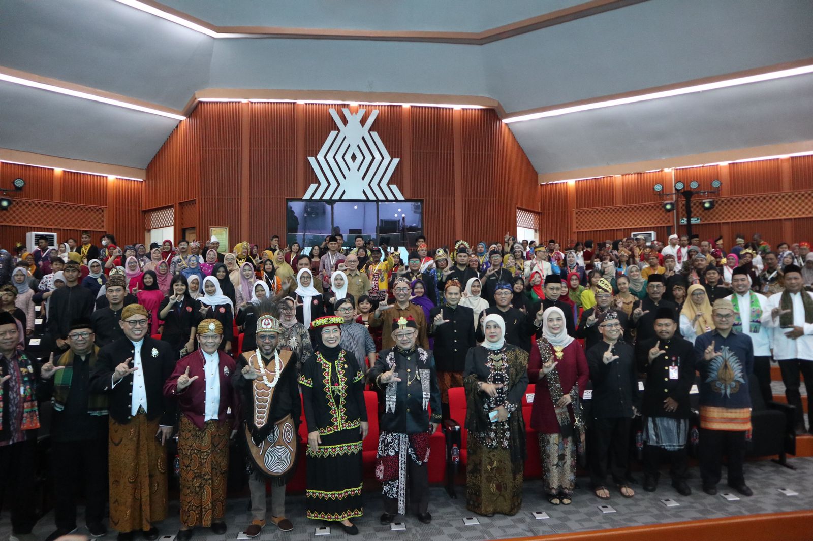Gelar FTBIN 2025, Kemendikdasmen Berikan Penghargaan Atas Komitmen Pelestarian Bahasa Daerah