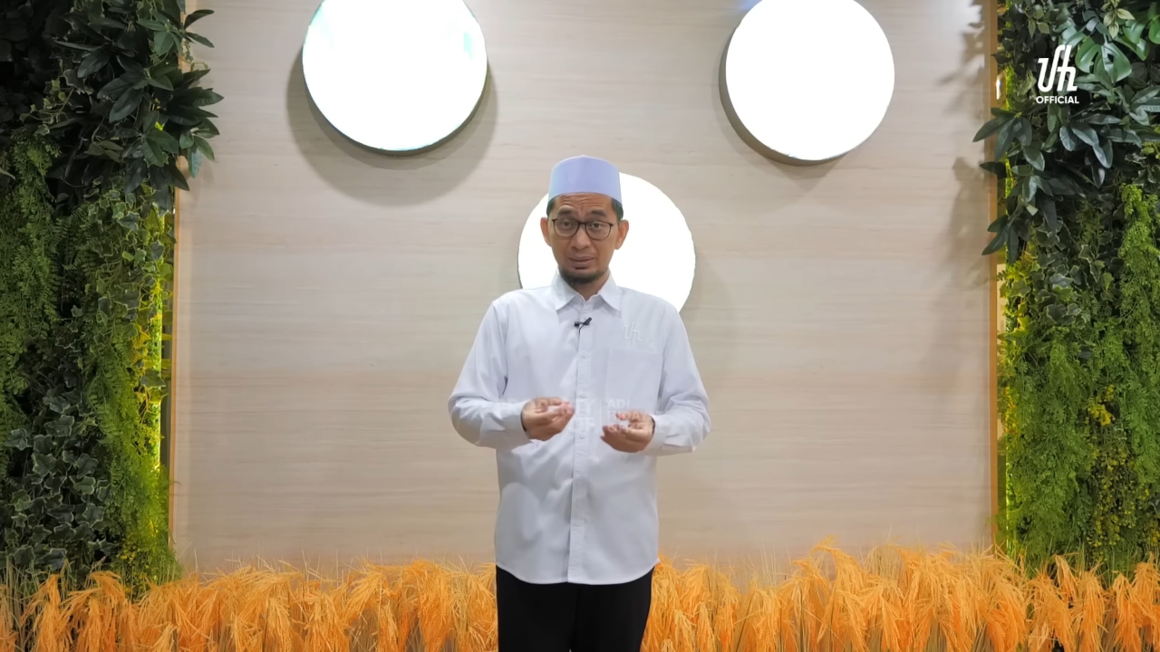 Ustaz Adi Hidayat mengumumkan pembukaan pendaftaran beasiswa ke luar negeri.