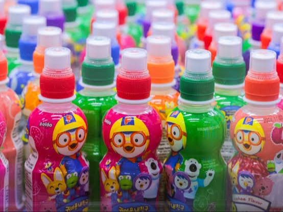 Minuman Pororo asal Korea Selatan viral di media sosial, lantaran minuman yang berlabel halal itu, ternyata pada kemasannya juga tertulis mengandung babi.