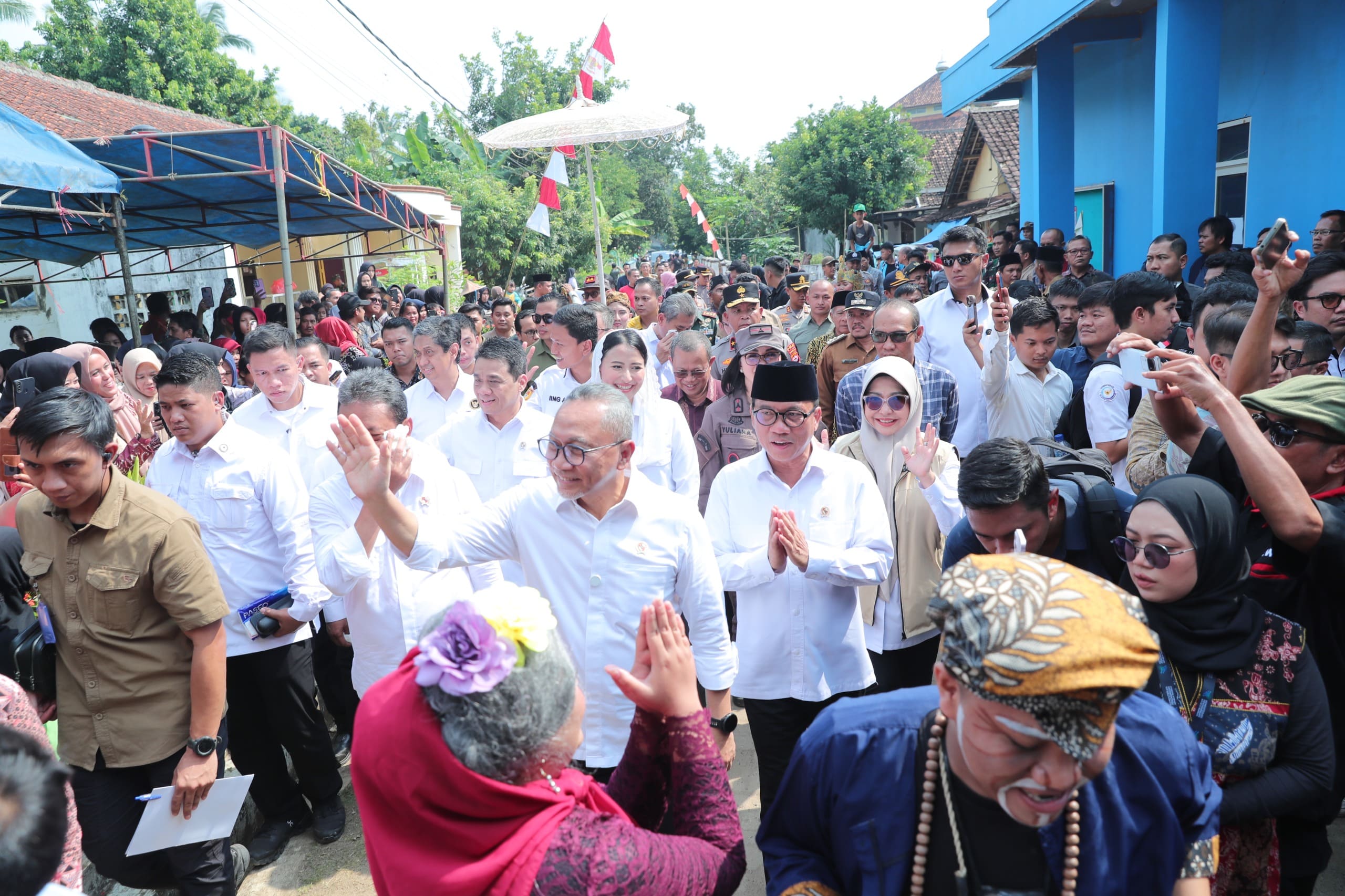 Canangkan Desa Ekspor Ikan Mas Koki di Pandeglang, Menteri Yandri: Luar Biasa!