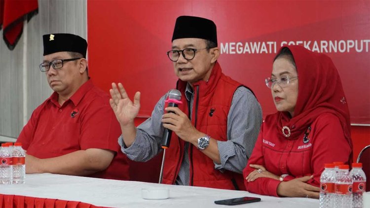 Dibebastugaskan dari Ketua DPC PDIP Surabaya, Awi Tetap Jabat Ketua DPRD