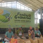Ketua PWM Jatim, Dr dr Sukadiono MM (dua dari kanan), saat menutup acara Famgath ke-13, Ahad (29/6/2025). (Foto: Zaki/ IST)