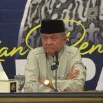 Ketua PP Muhammadiyah, Anwar Abbas, saat memberikan tausiyah dalam pengajian di Masjid Al-Badar, Surabaya, Ahad (22/6/2025). (Foto: Zaki/ IST)