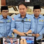Dirjen PHU Kemenag RI, Hilman Latief, memberikan keterangan kepada awak media terkait penyelenggaraan ibadah haji 1446 H/2025 M. (Foto: Humas Kemenag RI)