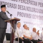 Mendes PDTT Yandri Susanto, menyampaikan sambutan dalam Peluncuran dan Dialog Percepatan Pembentukan Koperasi Desa/Kelurahan Merah Putih Provinsi Gorontalo, yang digelar di Gedung Grand Sumber Ria, Kota Gorontalo, Senin (16/6/2025). (Foto: Humas Kemendes PDT)