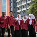 Para mahasiswa UMM sedang bercengkrama. (Foto: Humas UMM)