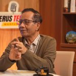 Pakar Hukum Tata Negara yang juga Eks Menko Polhukam RI, Moh Mahfud MD dalam podcast di kanal YouTube pribadinya Mahfud MD Official, Rabu (11/6/2025). (Foto: Tangkapan layar)