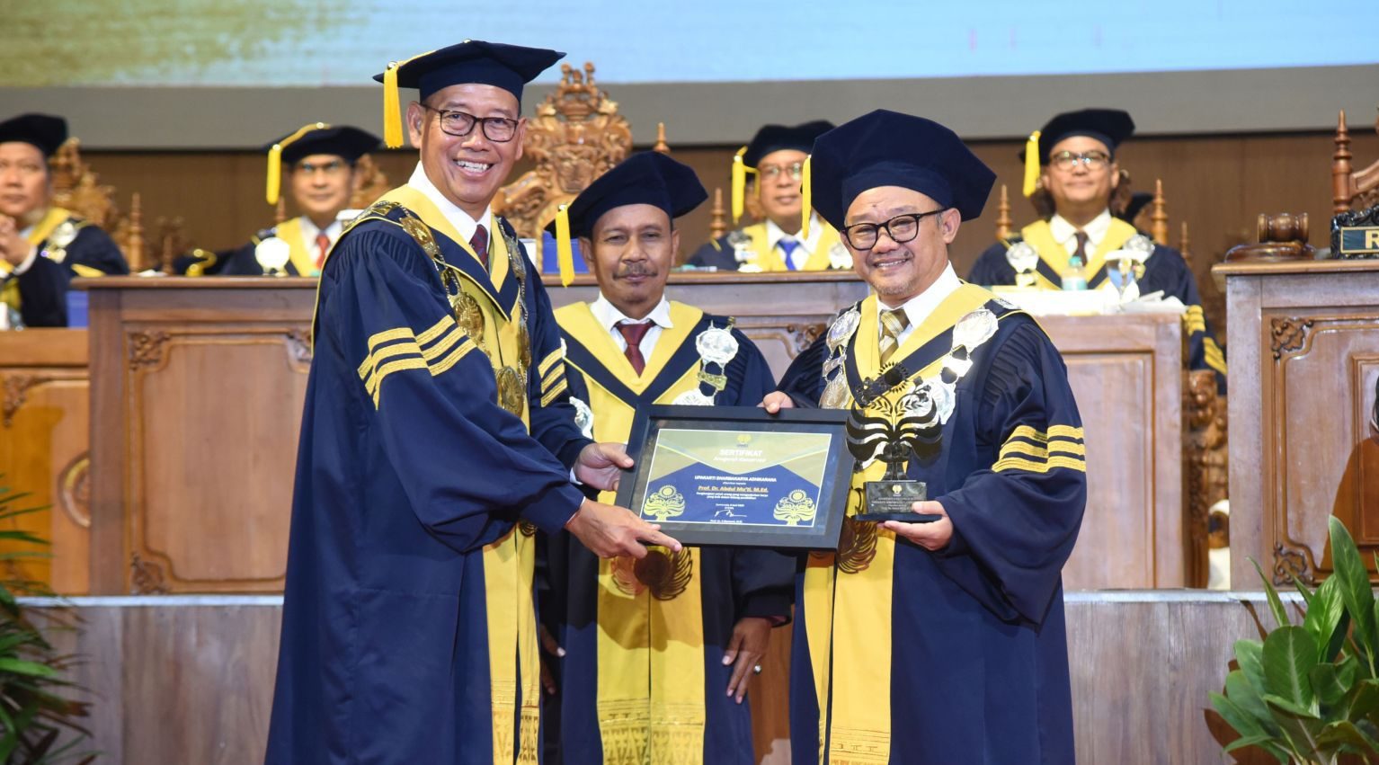 Mendikdasmen Abdul Mu’ti Terima Anugerah Konservasi 2025 dari UNNES: Pendidikan Humanis Jadi Pilar Peradaban