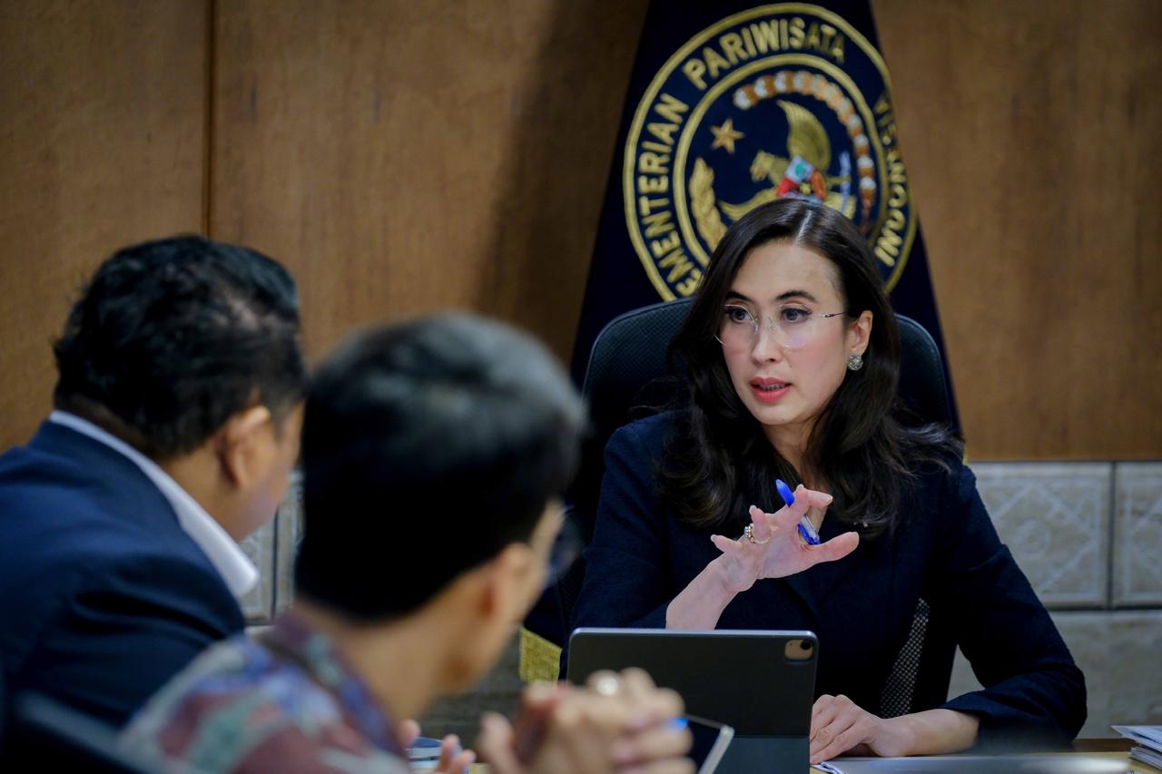 Polemik Tambang Nikel Raja Ampat, Menpar: Pembangunan Harus Jaga Keseimbangan Ekologi