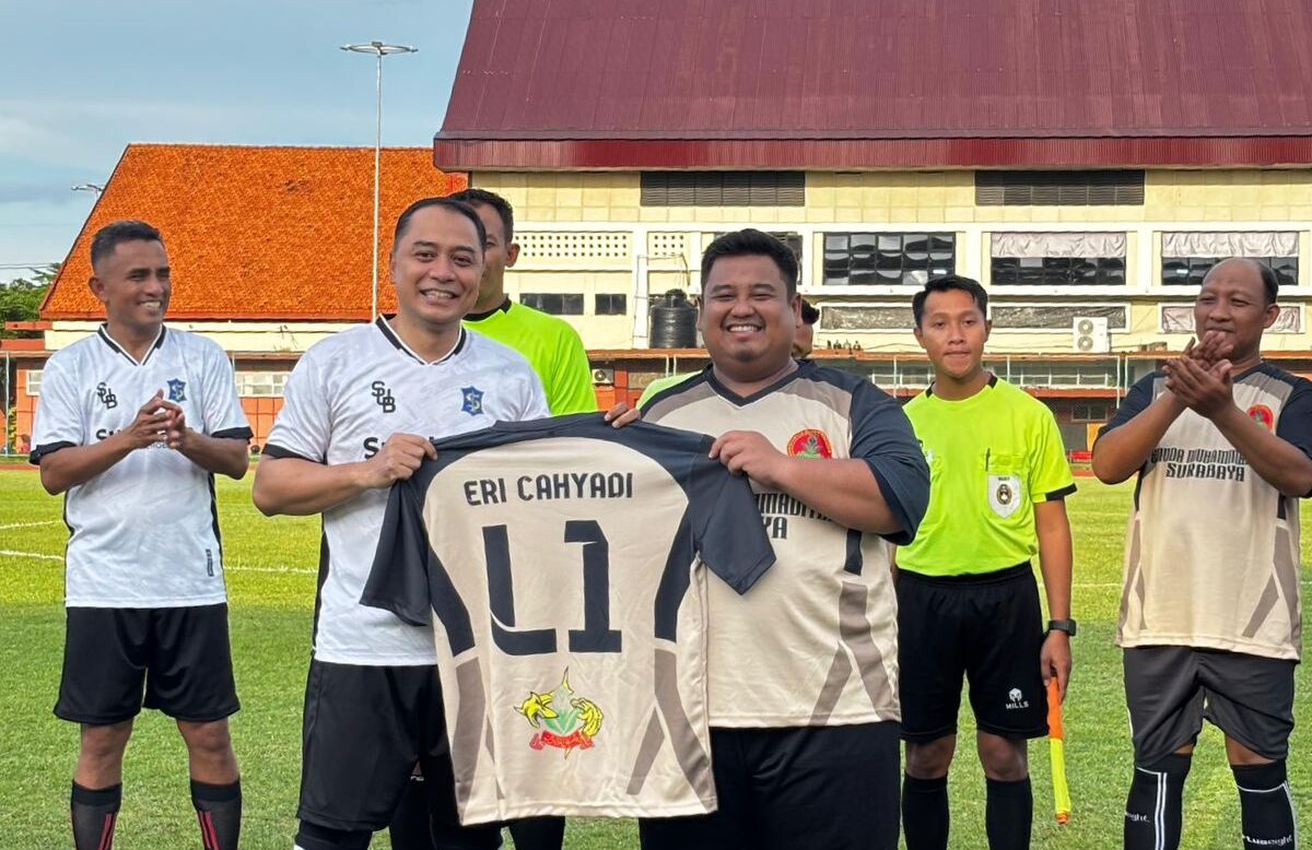 Jadi Ajang Silaturahim, Pemuda Muhammadiyah Surabaya Lawan Tim Sepak Bola Wali Kota