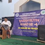 KH Gus Shihabudin menyampaikan tausiyah dalam Kajian Ahad Pagi PCM Sananwetan, Ahad (22/6/2025). (Foto: IST)