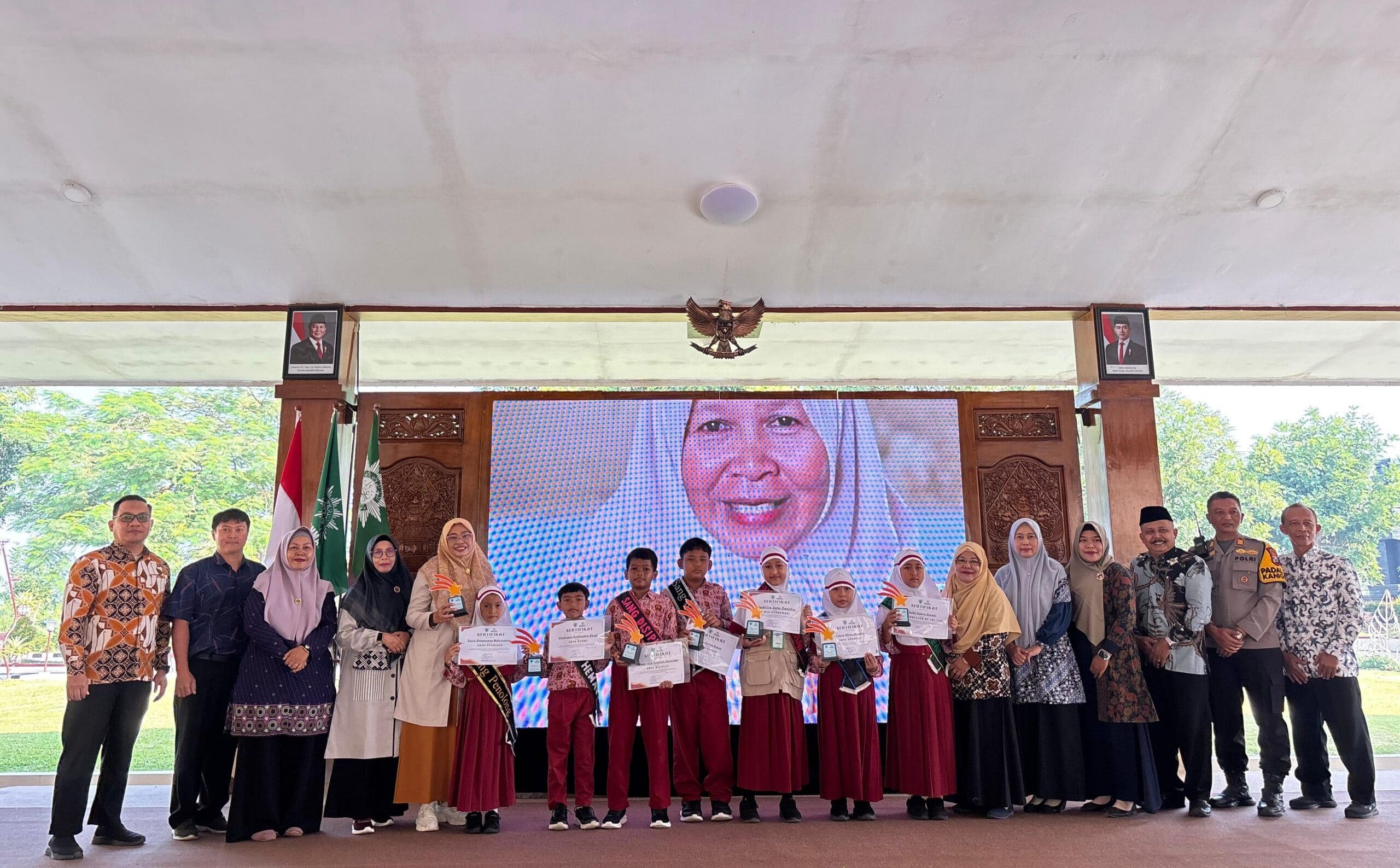 SD Aisyiyah Jatinom Launching Program Unggulan dan Anugerahkan Bintang Prestasi 2025